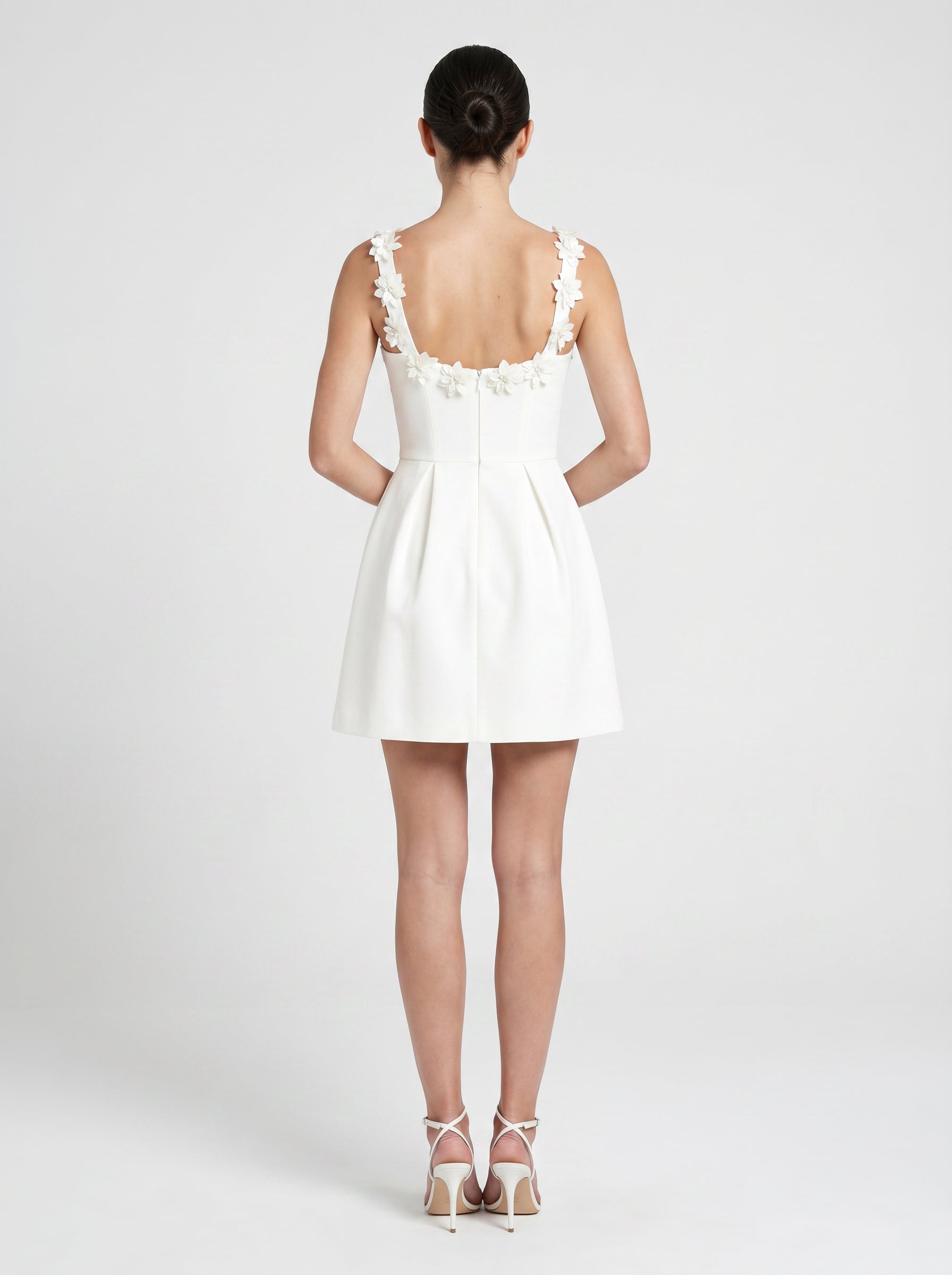 Women's White Flower Embroidered Sleeveless Mini Dress